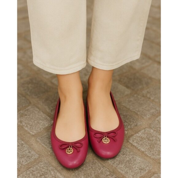 Tory Burch Pink Patent Leather Ballet Flats Gold Logo Charm Size 7.5 - Picture 8 of 8